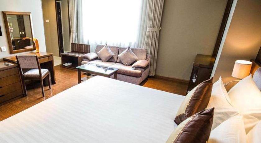 Grand Silverland Hotel Ho Chi Minh City Exterior photo