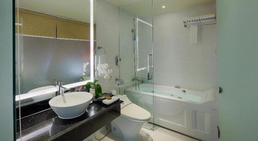 Grand Silverland Hotel Ho Chi Minh City Exterior photo